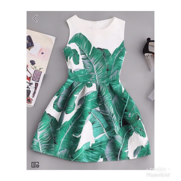 Dresses & Skirts - NWOT! JAcquard print LEAVES designed mini-dress